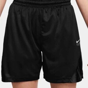 Nike fly women’s basketball shorts size small worn once